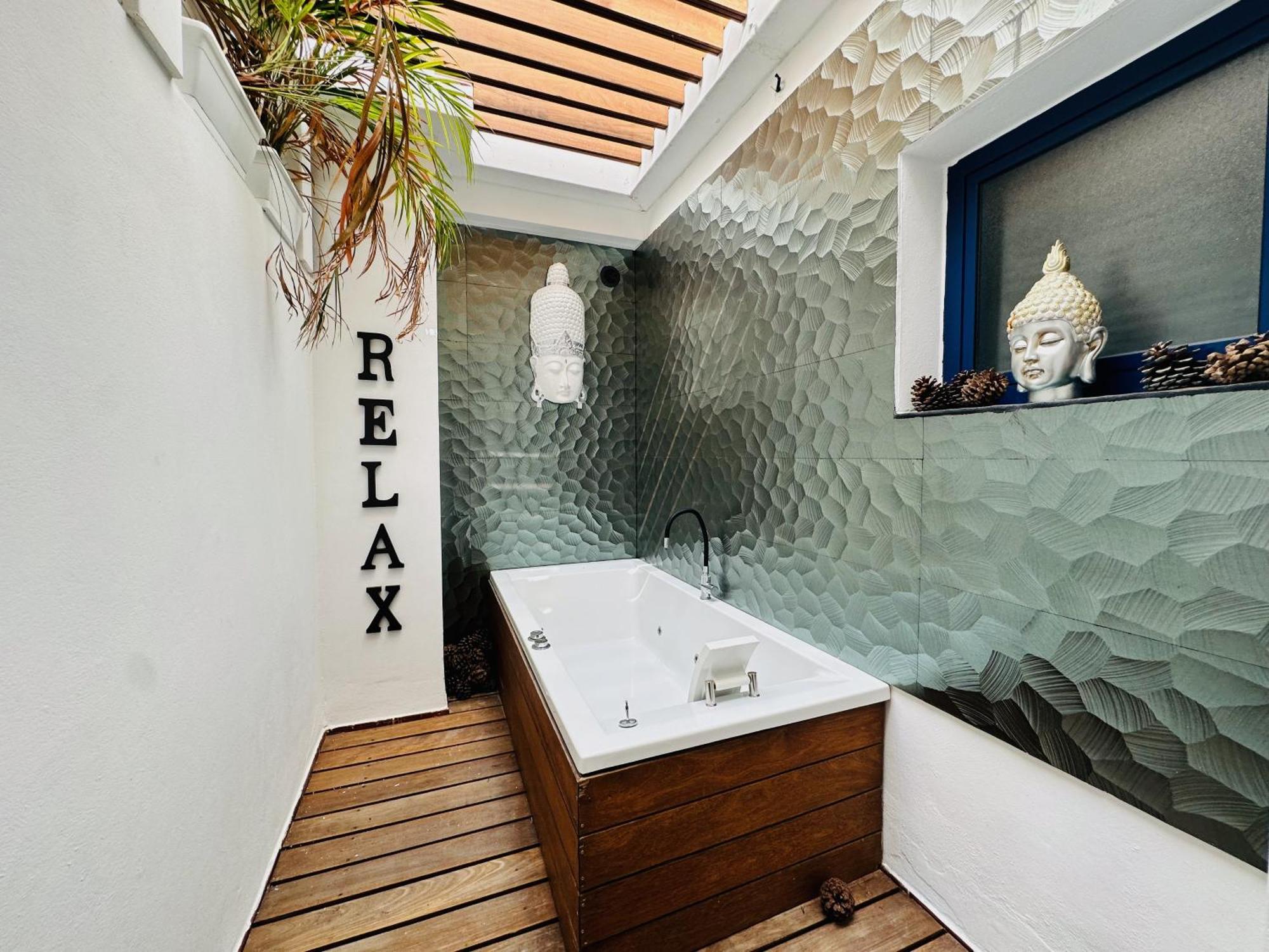 Pambnb - Chic Beachside Apartment Playa San Juan Bagian luar foto